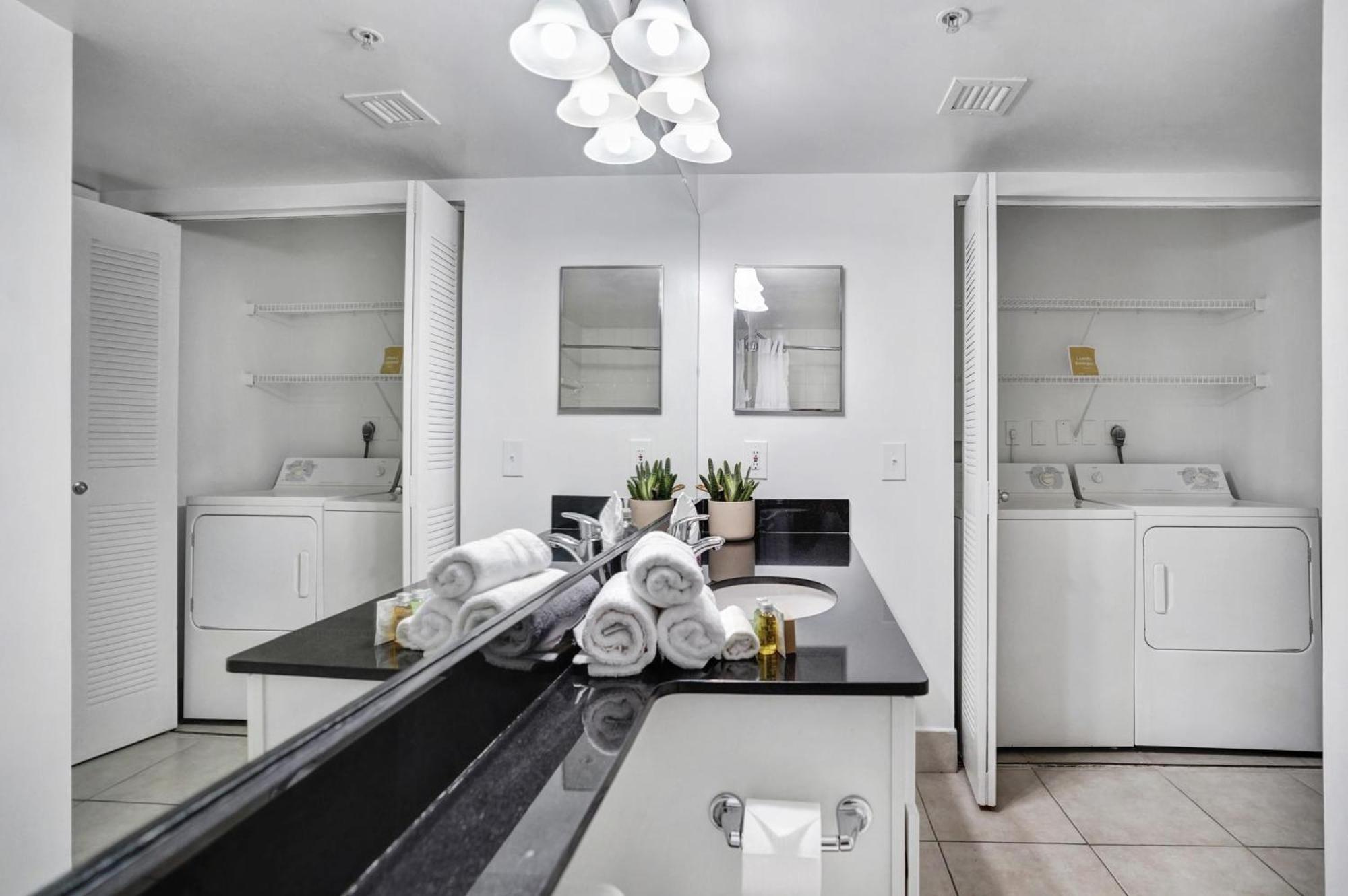 Dharma Home Suites Coral Gables At Gables Grand Plaza Miami Room photo