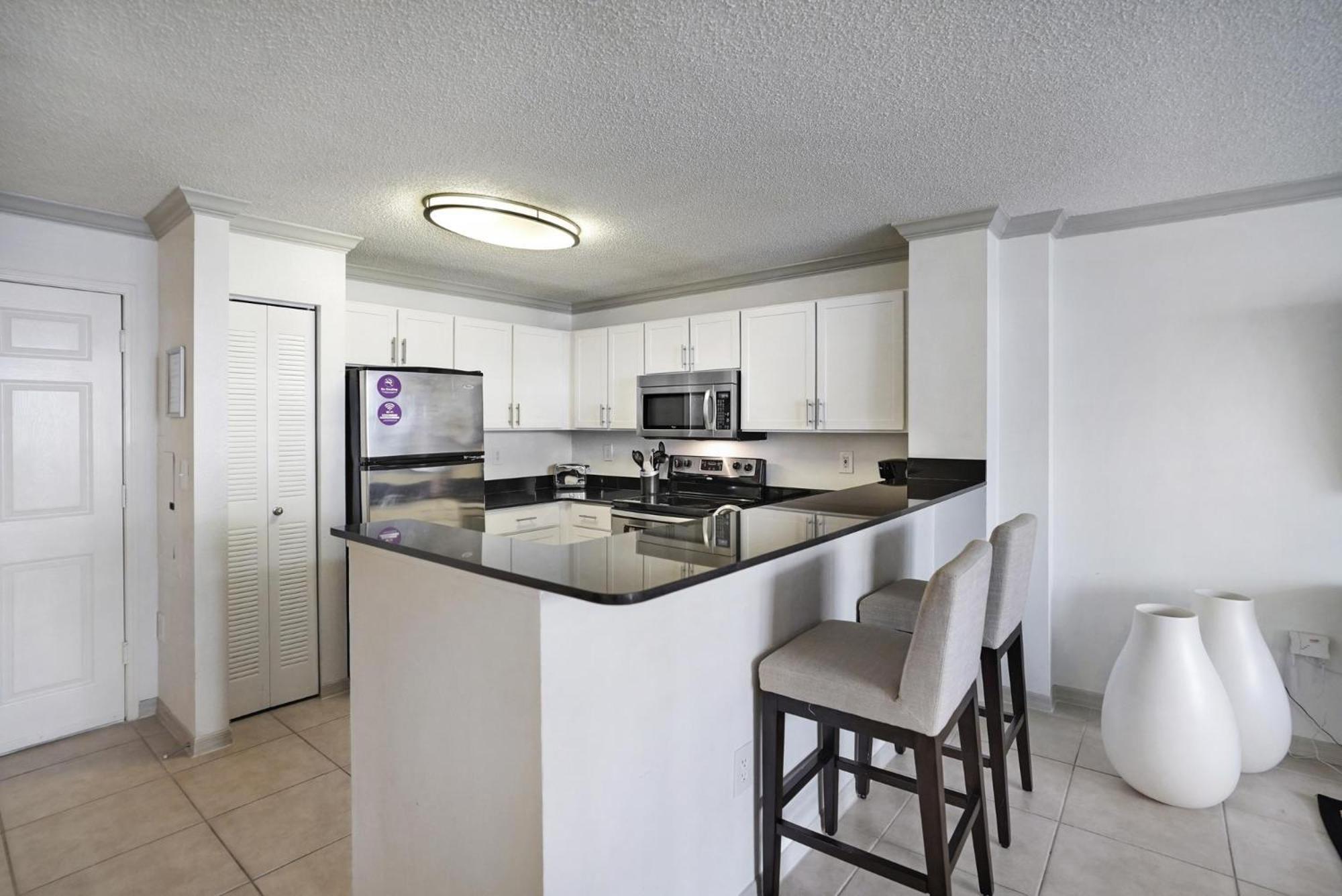 Dharma Home Suites Coral Gables At Gables Grand Plaza Miami Room photo
