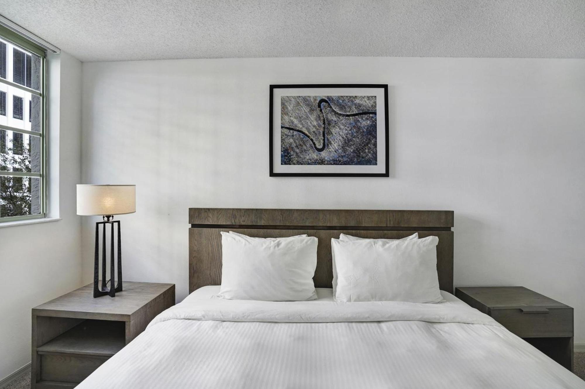 Dharma Home Suites Coral Gables At Gables Grand Plaza Miami Room photo