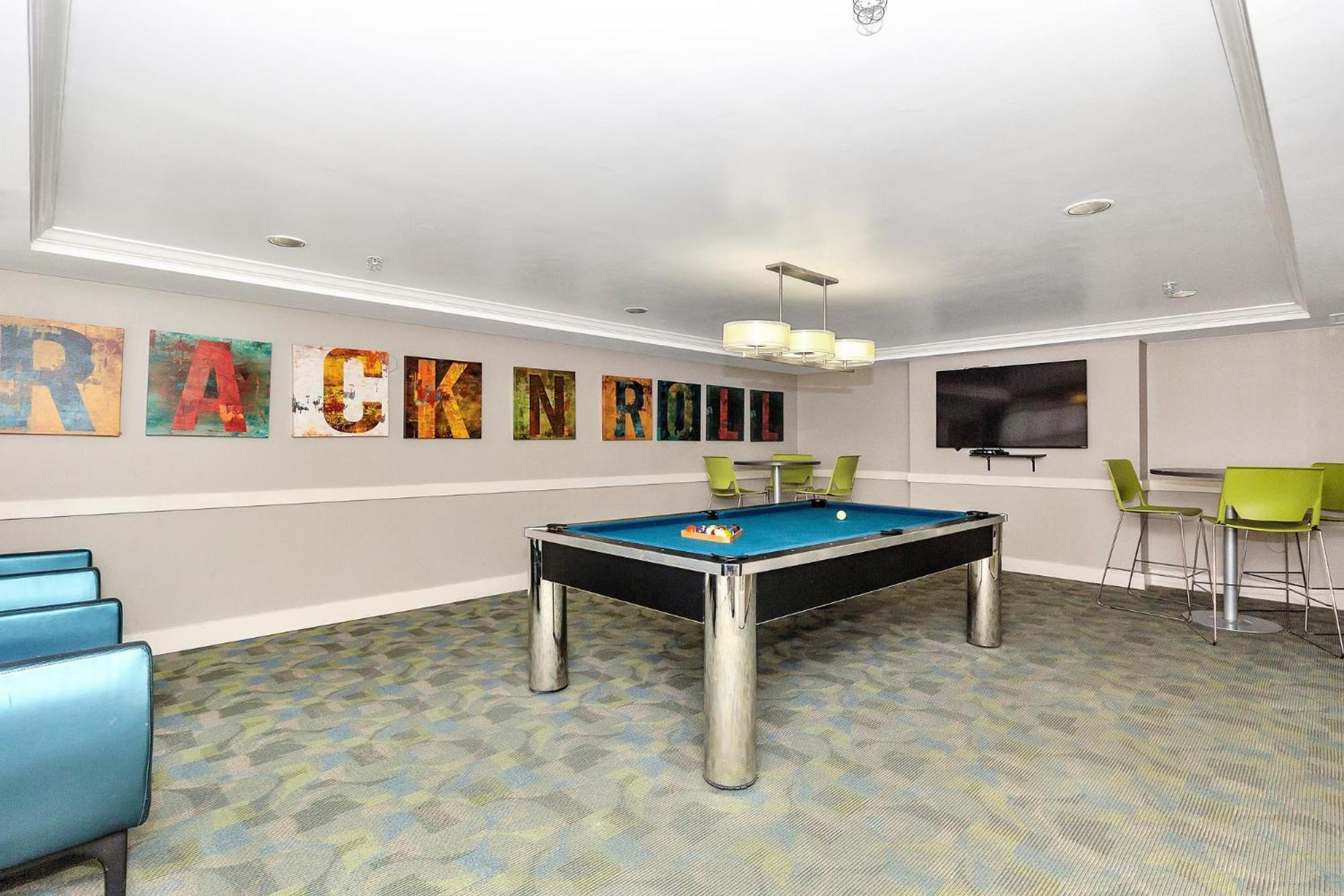 Dharma Home Suites Coral Gables At Gables Grand Plaza Miami Room photo