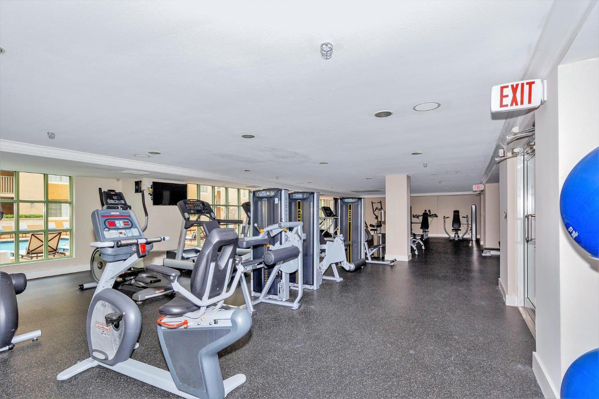 Dharma Home Suites Coral Gables At Gables Grand Plaza Miami Room photo