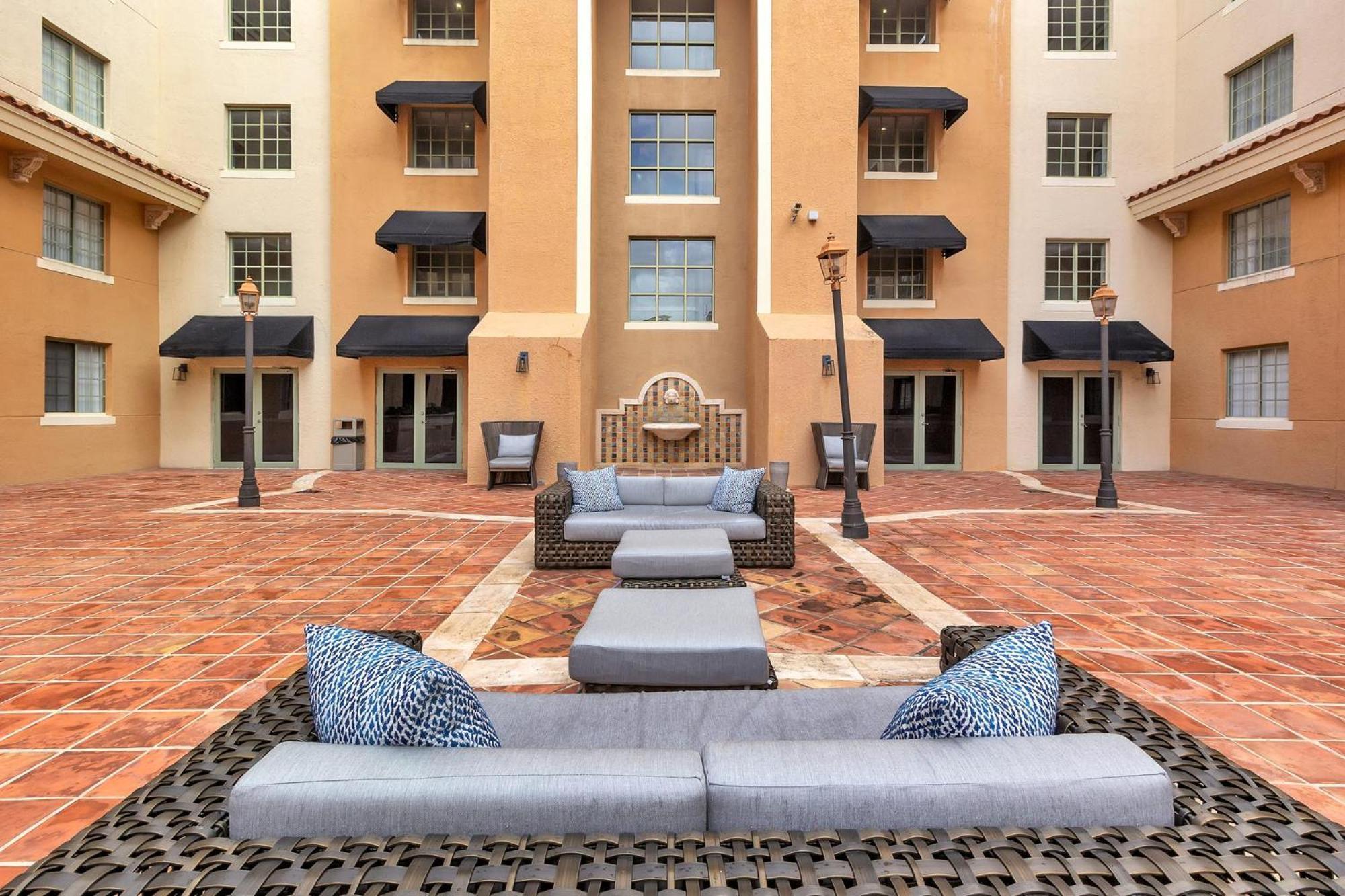Dharma Home Suites Coral Gables At Gables Grand Plaza Miami Room photo
