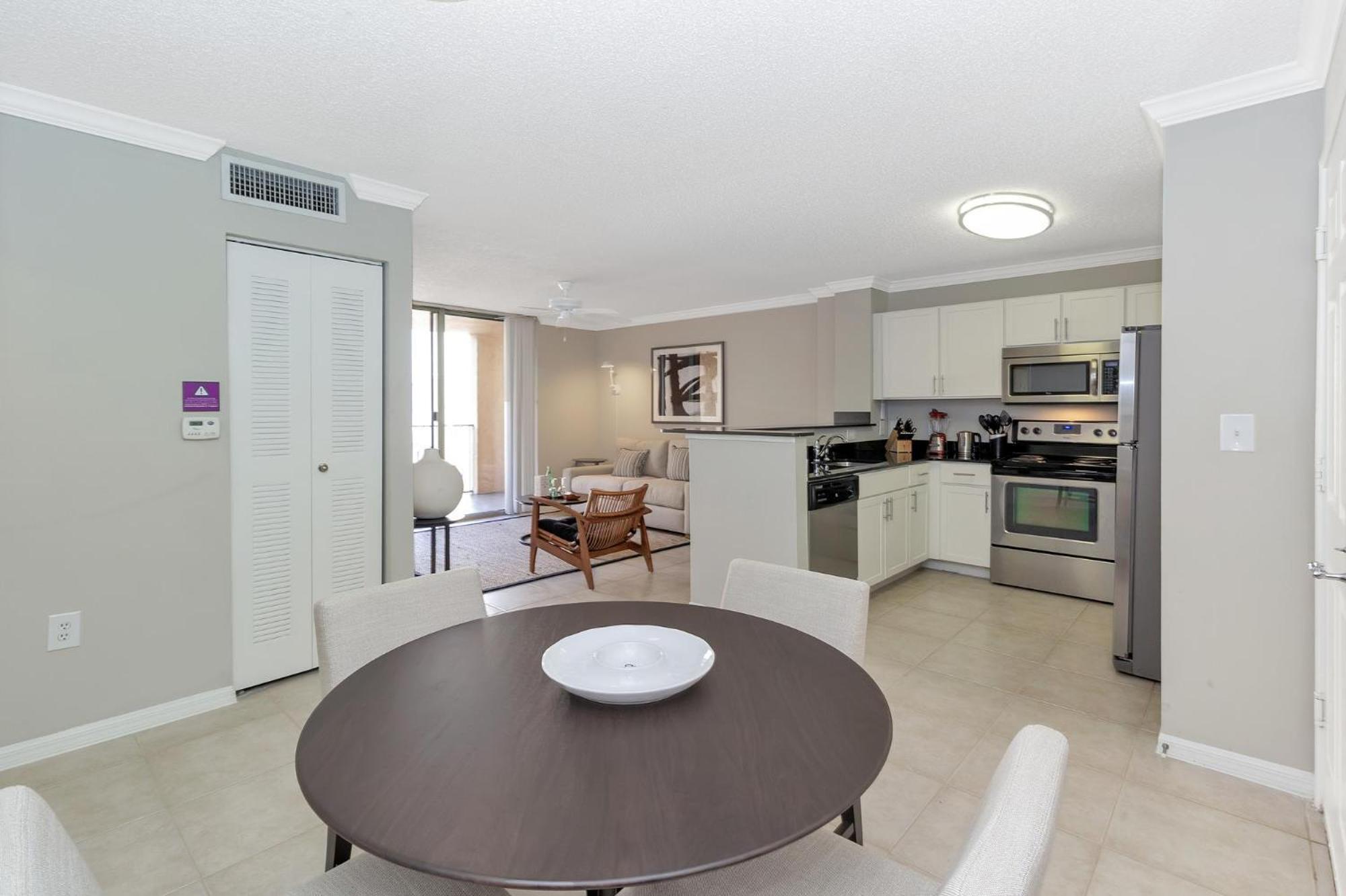 Dharma Home Suites Coral Gables At Gables Grand Plaza Miami Room photo