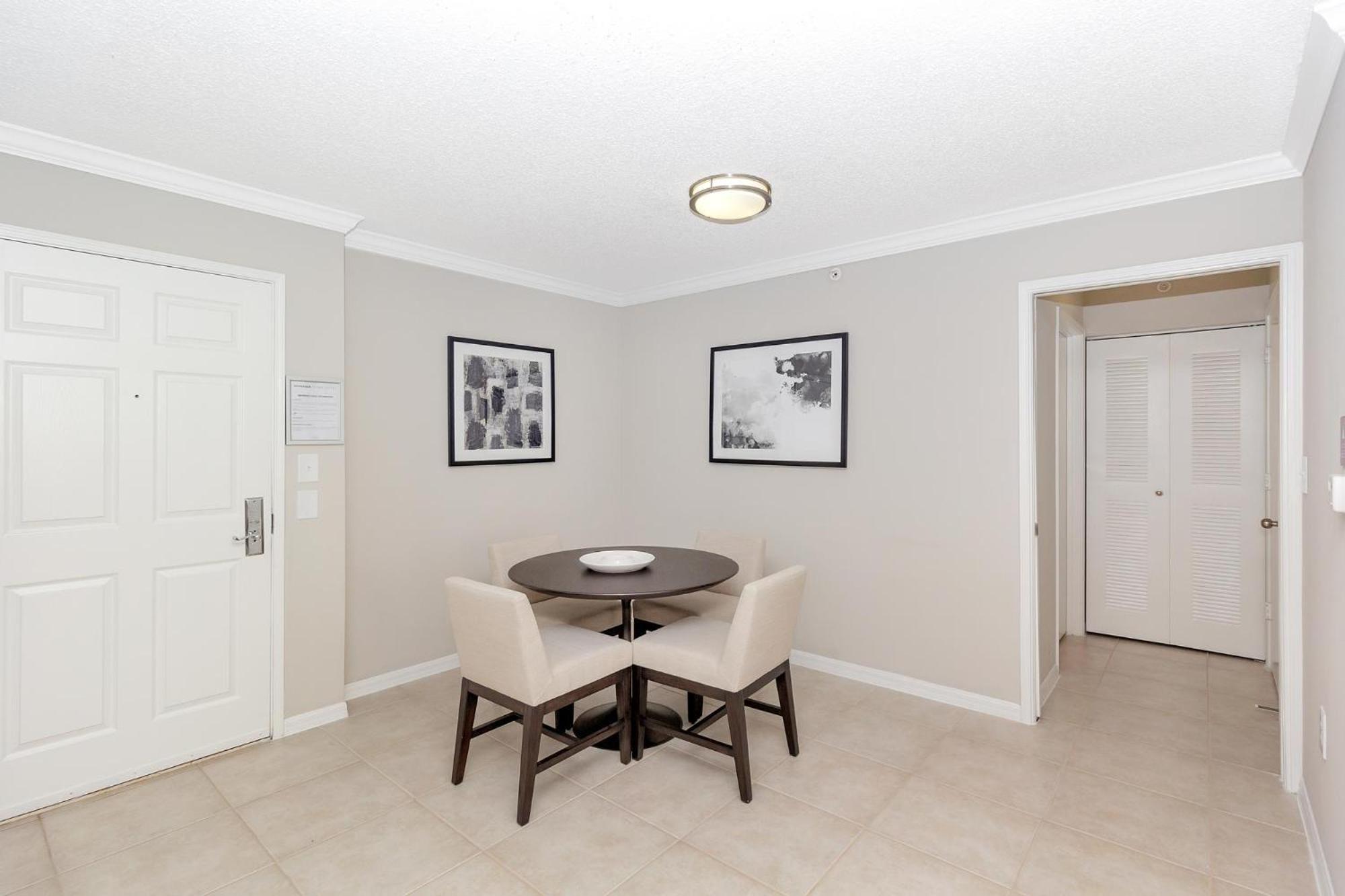 Dharma Home Suites Coral Gables At Gables Grand Plaza Miami Room photo