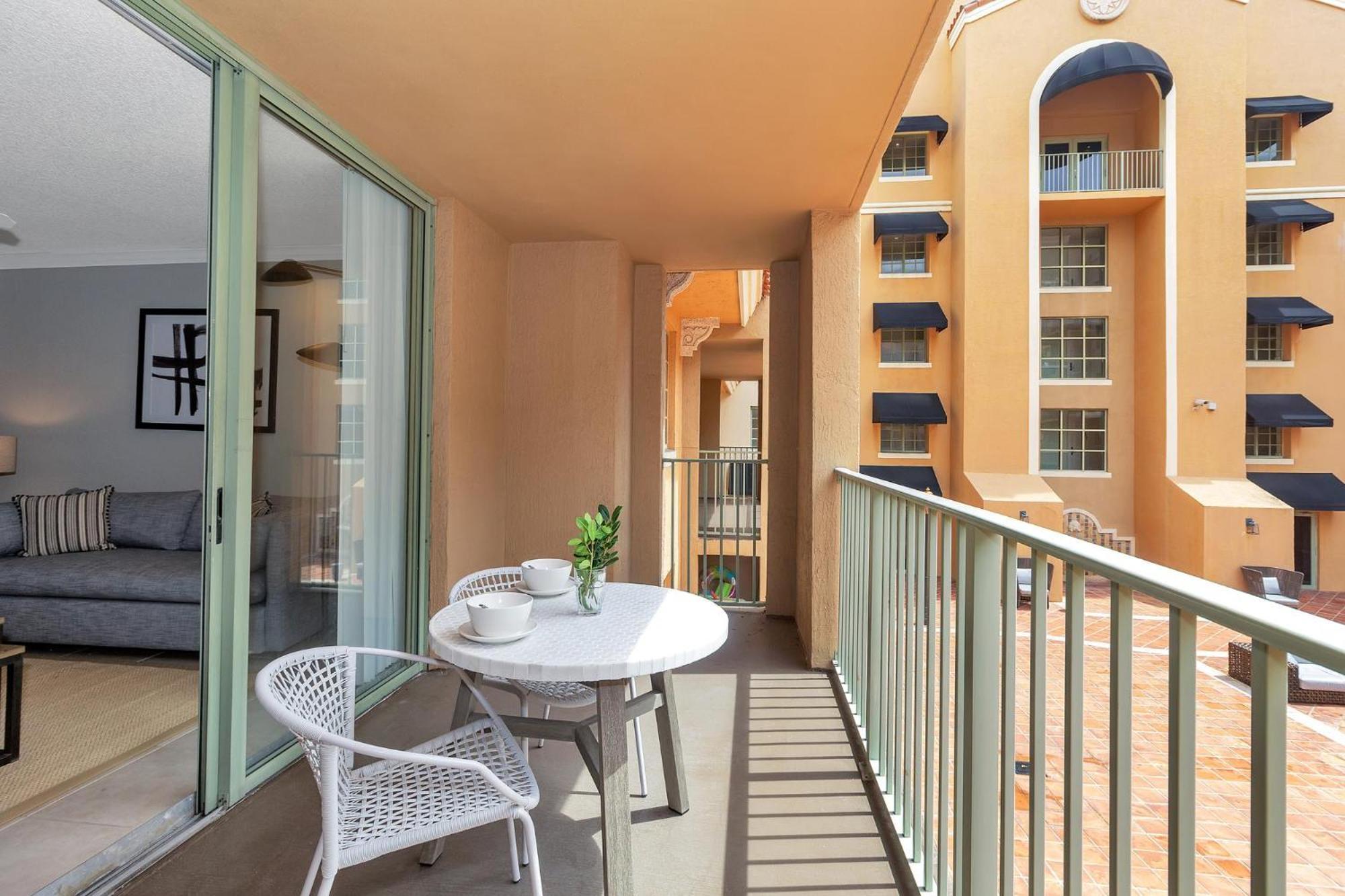 Dharma Home Suites Coral Gables At Gables Grand Plaza Miami Room photo